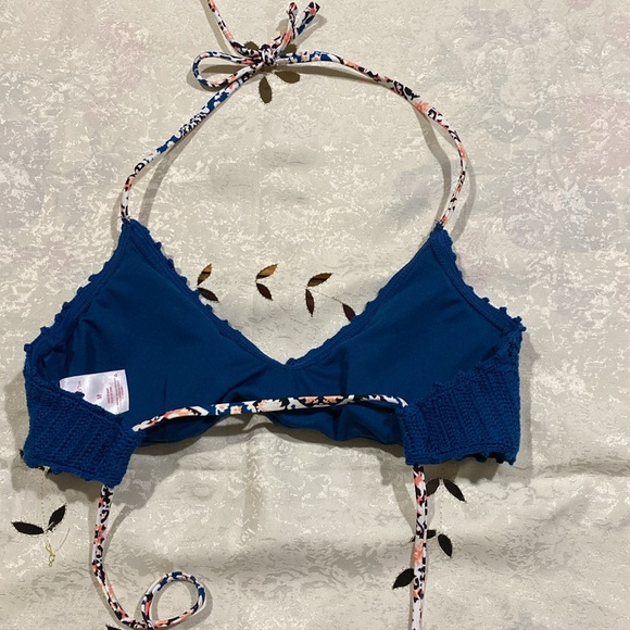 CROTCHET STYLE BIKINI SWIM TOP - Picture 2 of 6
